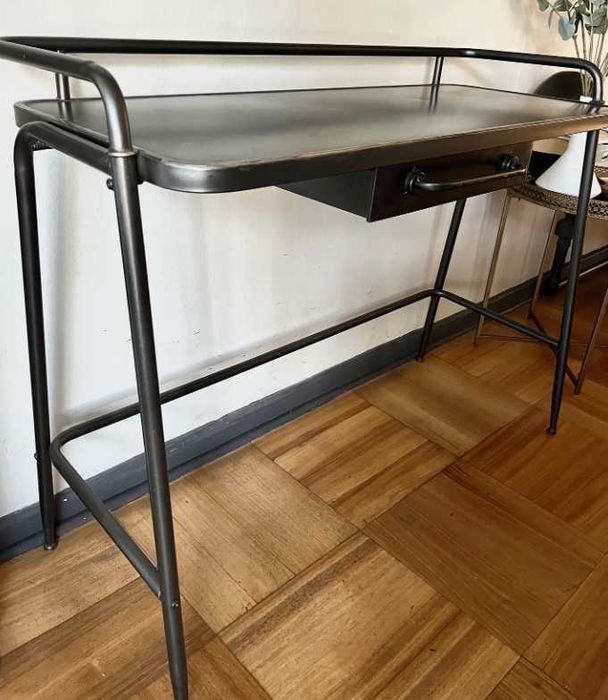 Consola Industrial em Metal com Gaveta – Estilo Moderno e Minimalista