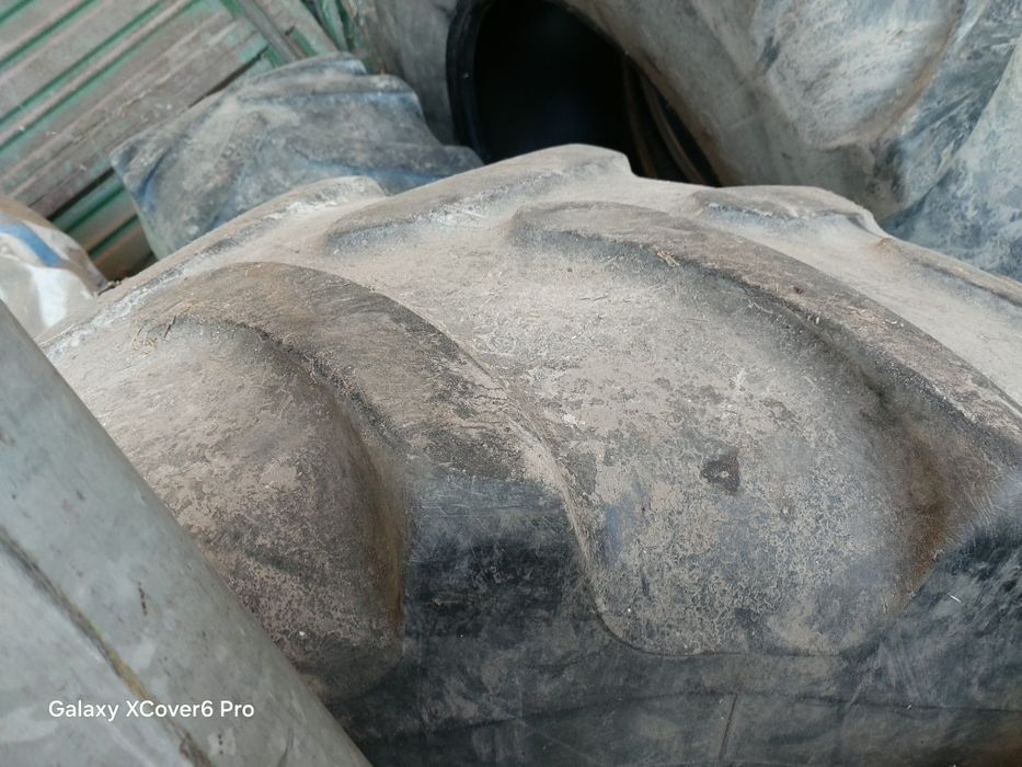 Pneus trator 580/70R28 e 480/70R28