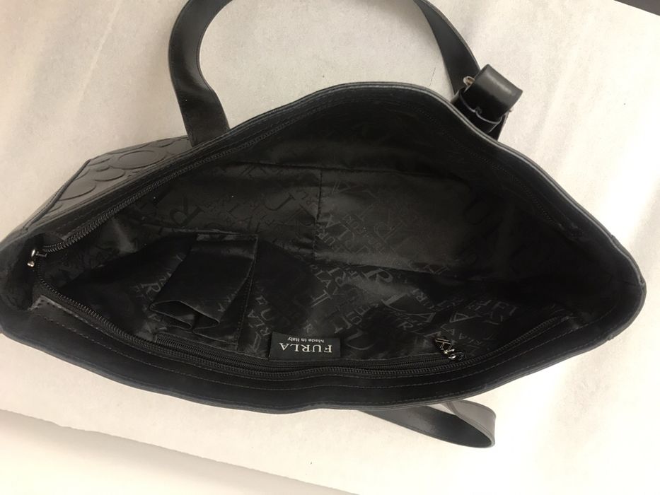Mala Carteira Furla original preta em pele gravada