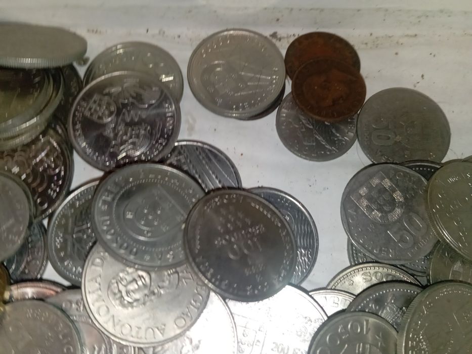 Moedas lote de moedas portuguesas só tenho estas não sei quantas são