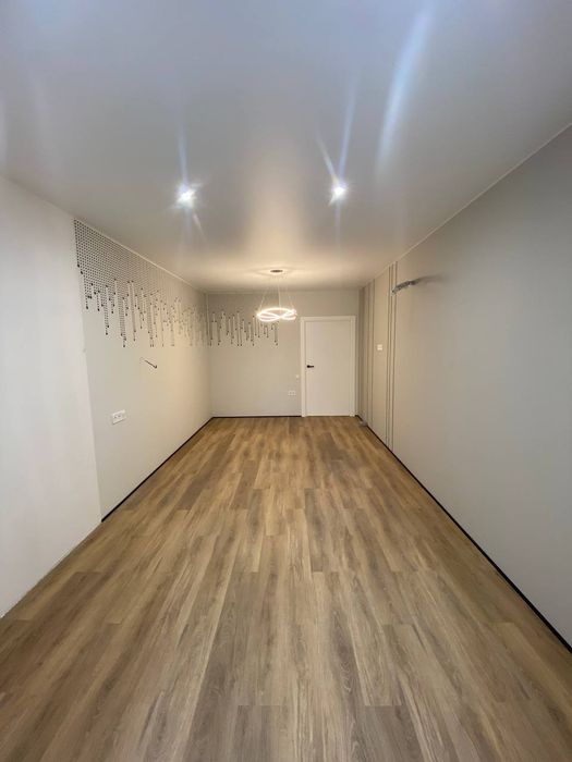 В наявності є чудова 2-х кімнатна квартира