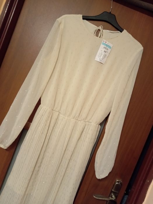 Sukienka nowa elegancka z* Sinsey*