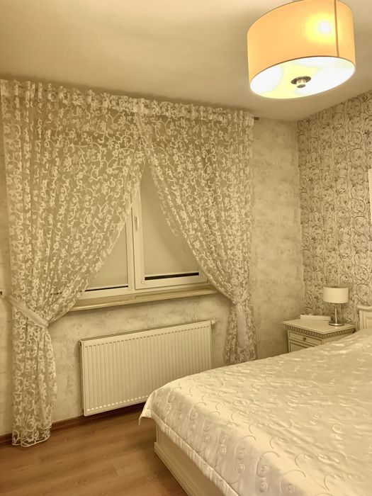 Продам 3-х поверховий  стильний будинок