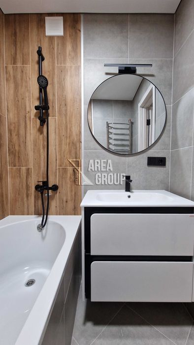 Продається простора 3-кім. квартира з новим ремонтом в Центрі міста