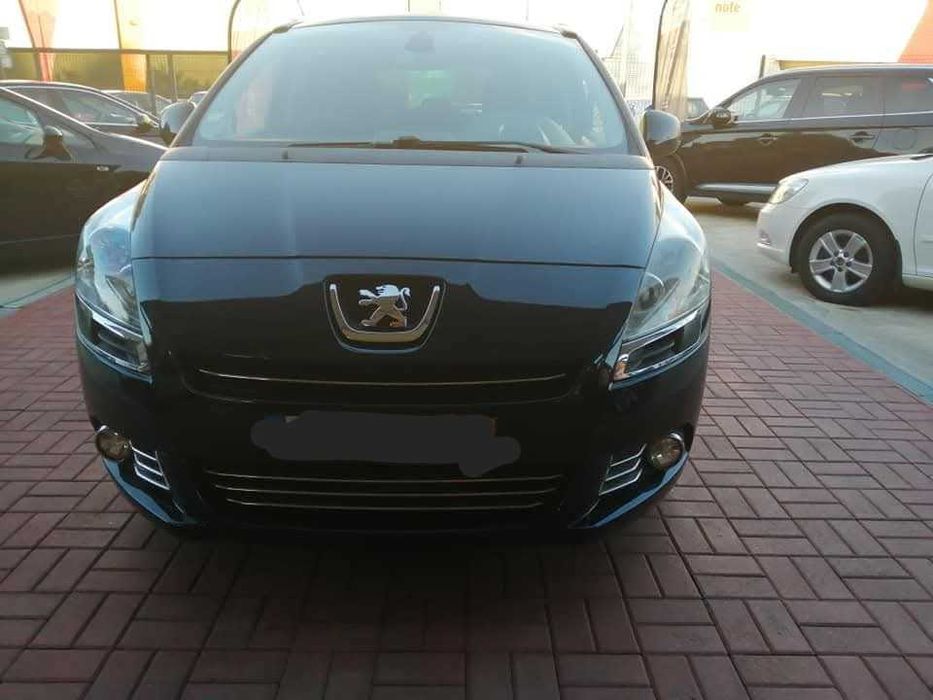 Veículo peugeot 5008