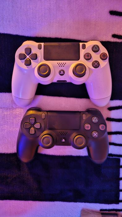 PS4 Slim 1 TB + PSVR + 2 Comandos + Jogos