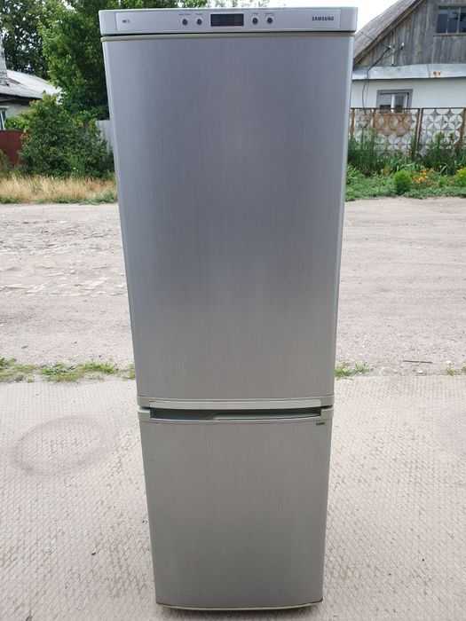 Холодильник Samsung..
