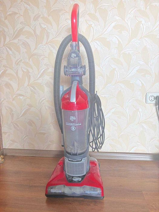 Вертикальний американський пилосос Total Pet+ для різних поверхонь, ідеально для будинку і там де є тварини. Потребує доукомплектування