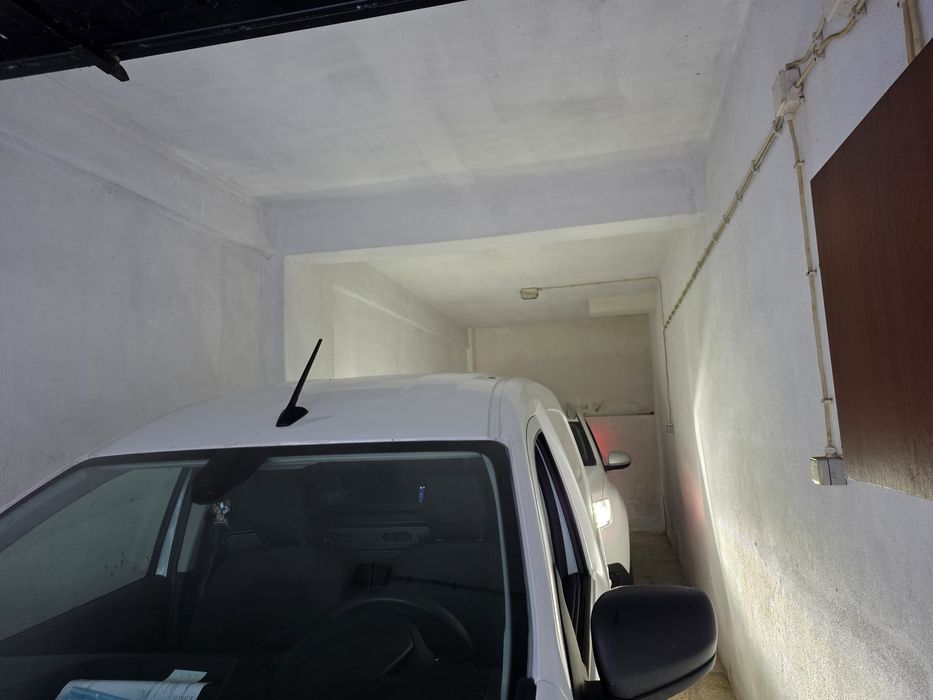Alugo garagem para dois carros