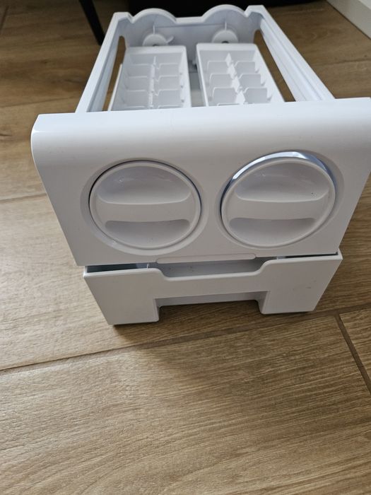 Kostkarka Twist do lodówki Beko