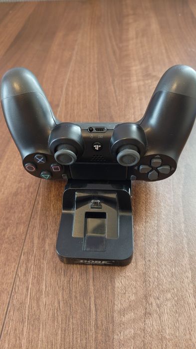 PlayStation 4 plus dodatki