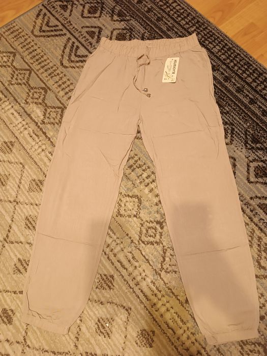 Beżowe spodnie damskie jogger