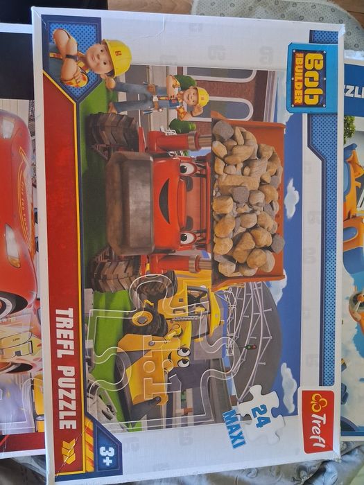 Puzzle trefl, oferta dotyczy całości.