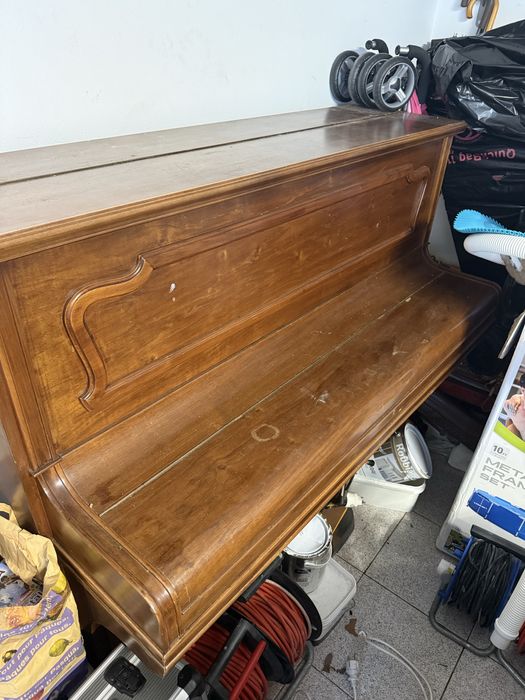 Vendo piano de madeira