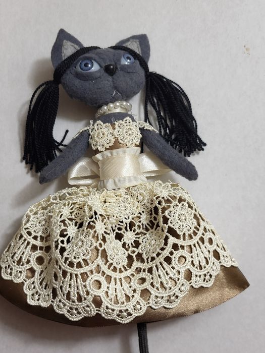 Игрушка Кошечка Киця из фетра интерьерная, ручная работа