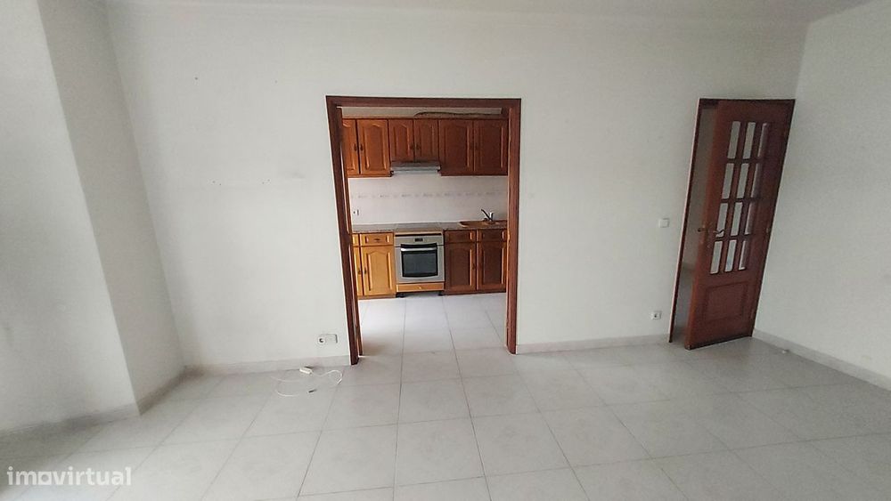 Apartamento T3 c/ garagem - centro de São Mamede - Próximo de Fátima