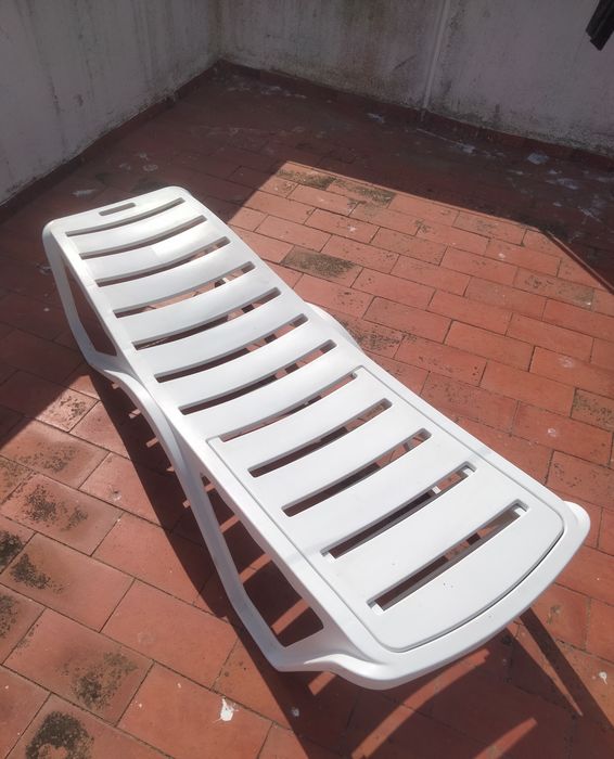Espreguiçadeira de Jardim Regulável – Branca