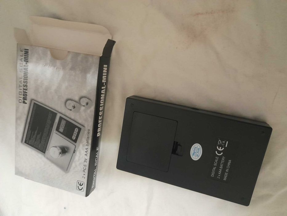 Balança digital de precisão.