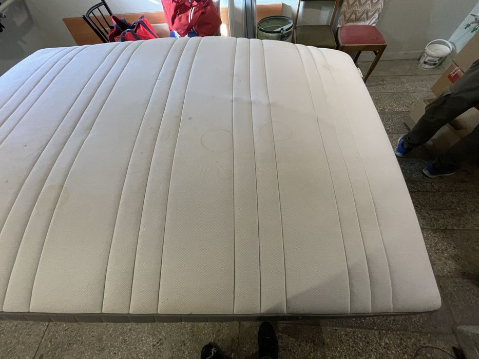 Łóżko metalowe stelaż biale Ikea Leirvik 140x200cm materac Ikea