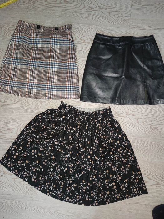 Лот спідниць  виробництва Італія, шрі-ланка