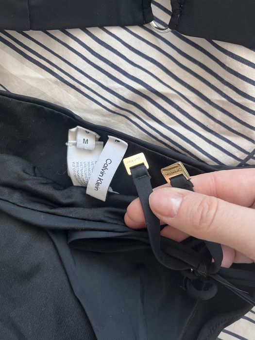 Czarny strój kąpielowy dwuczęściowy komplet Calvin Klein logo góra dół