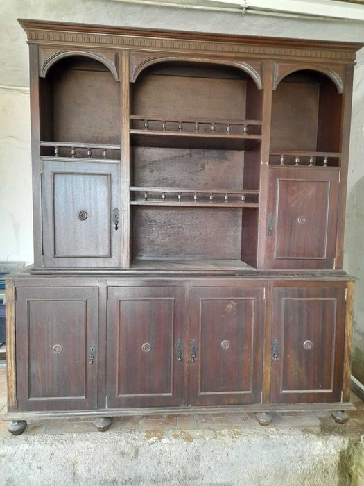 Cadeiras Mesa e Móveis em Madeira