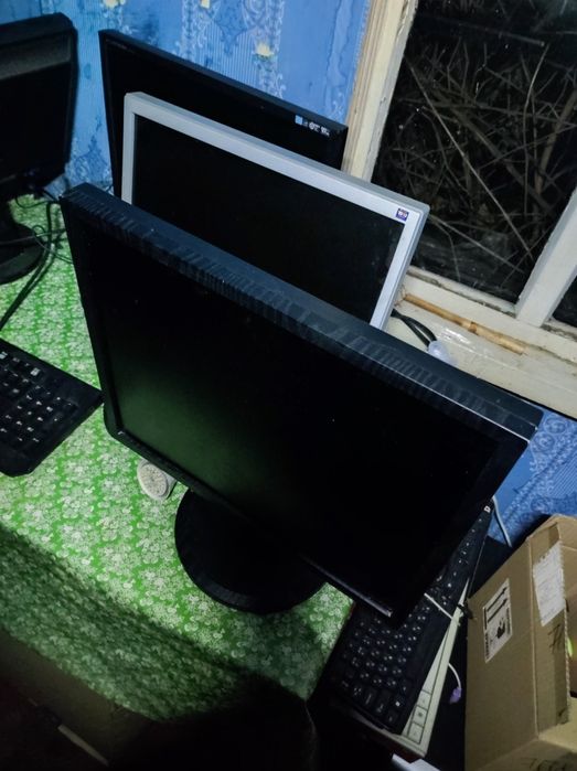 Монітор 19 дюймів