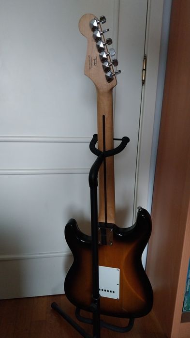 Guitarra Elétrica Squier Bullet HSS impecável