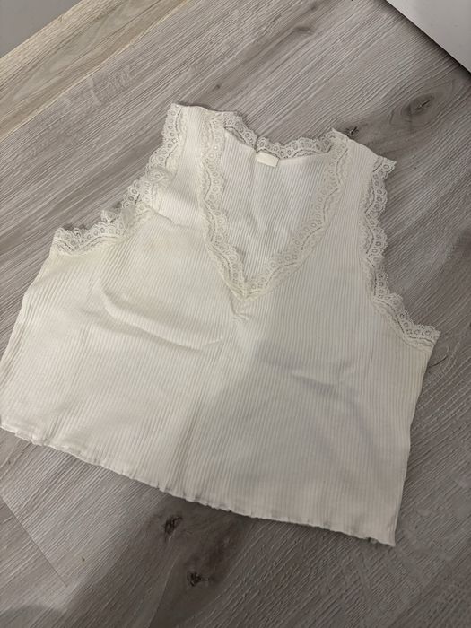 Top koronkowy biały