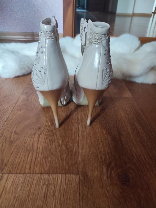 Весільні ботинки