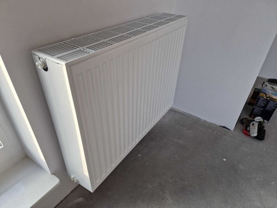dwa-nowe-bia-e-stalowe-grzejniki-typu-v33-800-x-600-wroc-aw-krzyki-olx-pl