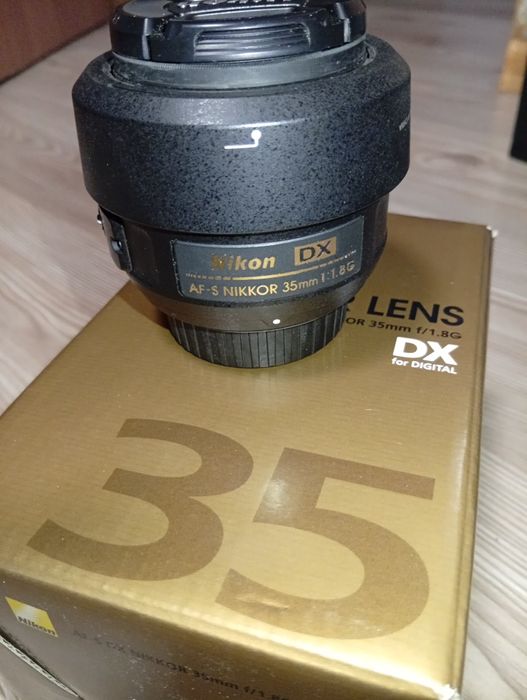 Об’єктив Nikon 35mm f/1.8 DX