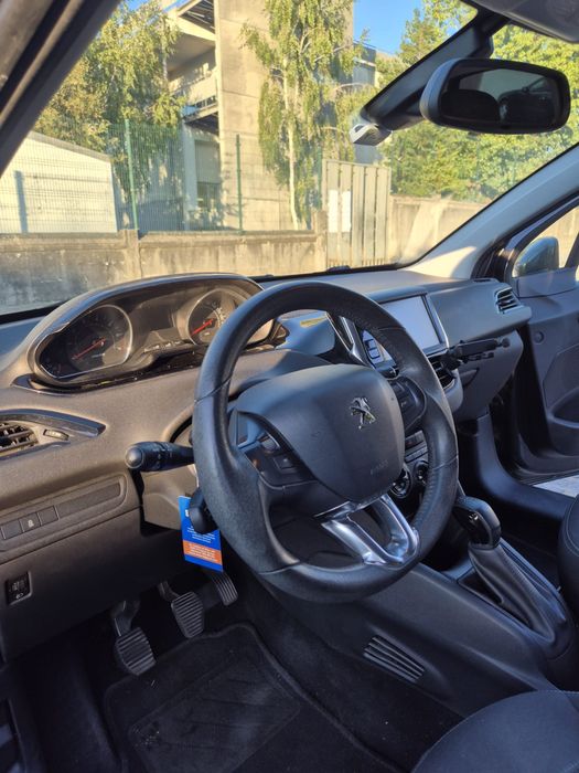 Peugeot 208 1.2 VTi Active – 2013 – 156.000 km