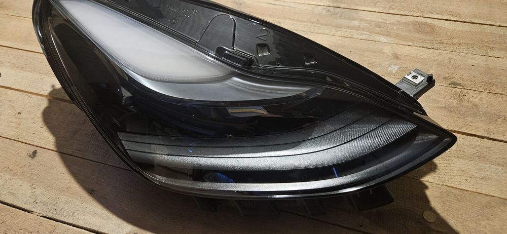 Фара правая Tesla 3/Y 151495300D