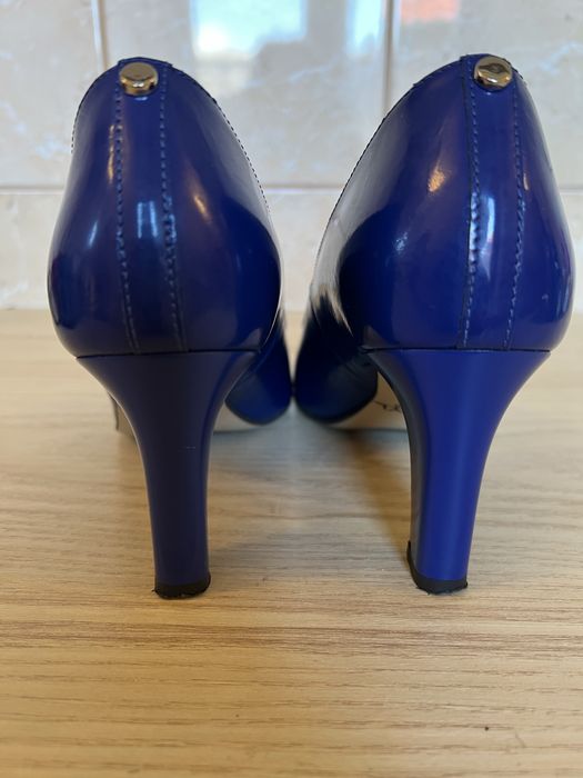 Lakierowane, granatowe/chabrowe czółenka, KOTYL, rozm 35