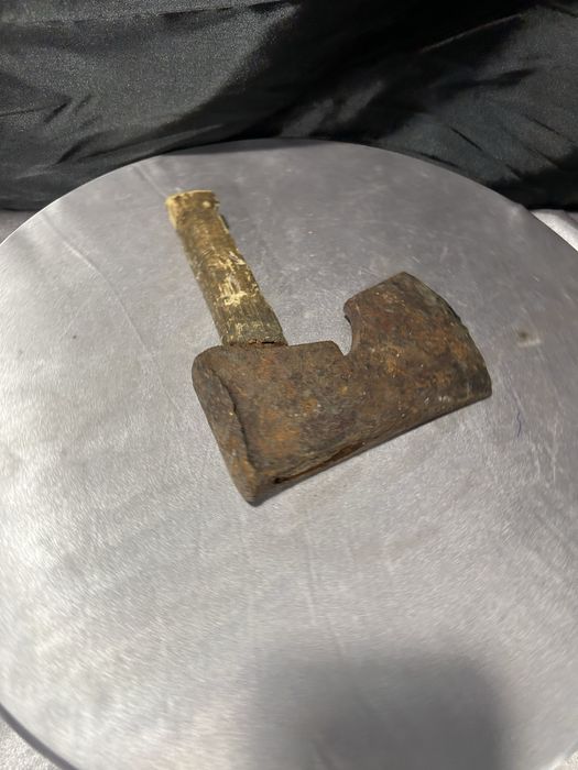 Stara siekiera ciesielska – antyk z Norwegii – unikat kolekcjonerski