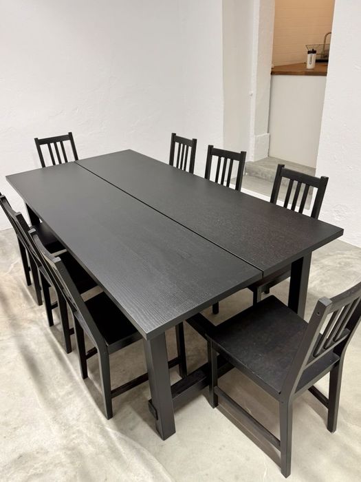 Mesa de refeição espaçosa e 8 cadeiras, Ikea NORDVIKEN, . A construção robusta. Como nova!