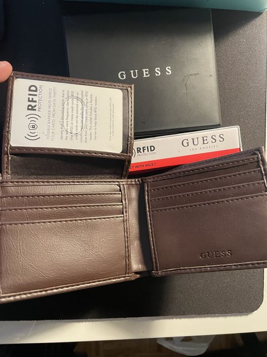 Carteira homem GUESS-NOVA em caixa