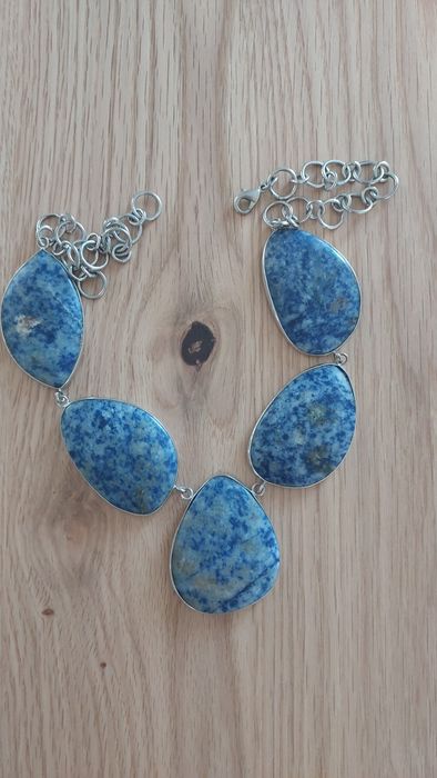 Акцентное красивое украшение натуральные камни