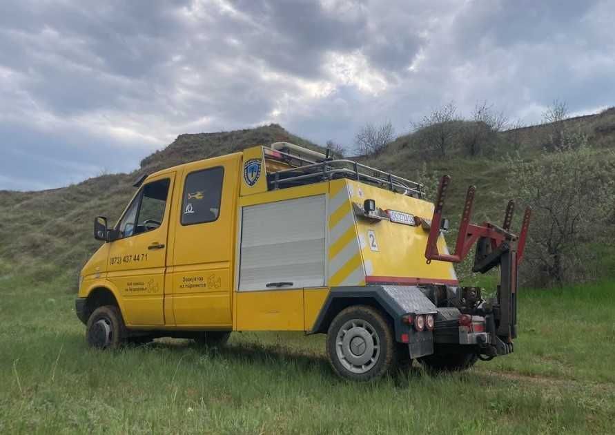 Эвакуатор частичной погрузки 4*4 Mercedes Sprinter 412