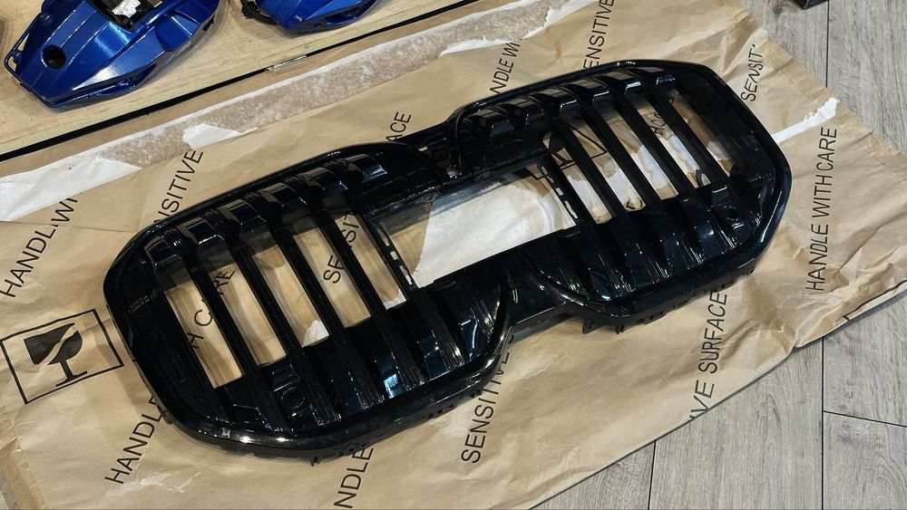 Решітка bmw g70 i7 грати bmw i70 g70 реіштка радітаору