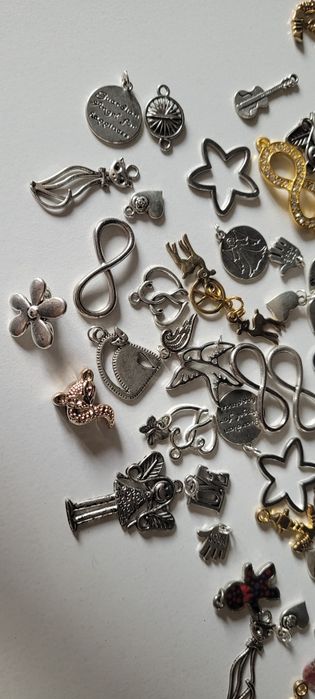 Charmsy zawieszki do biżuterii bransoletek łańcuszków