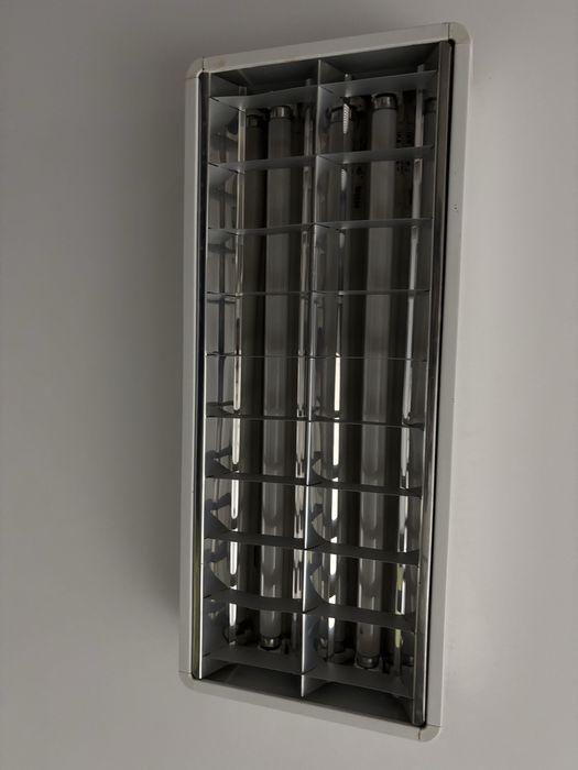 Candeeiro com lampadas florescentes