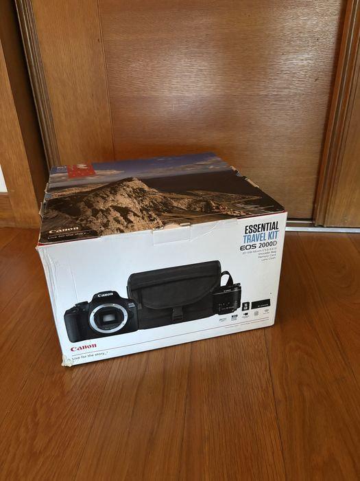 Canon EOS 2000D Essential Travel Kit