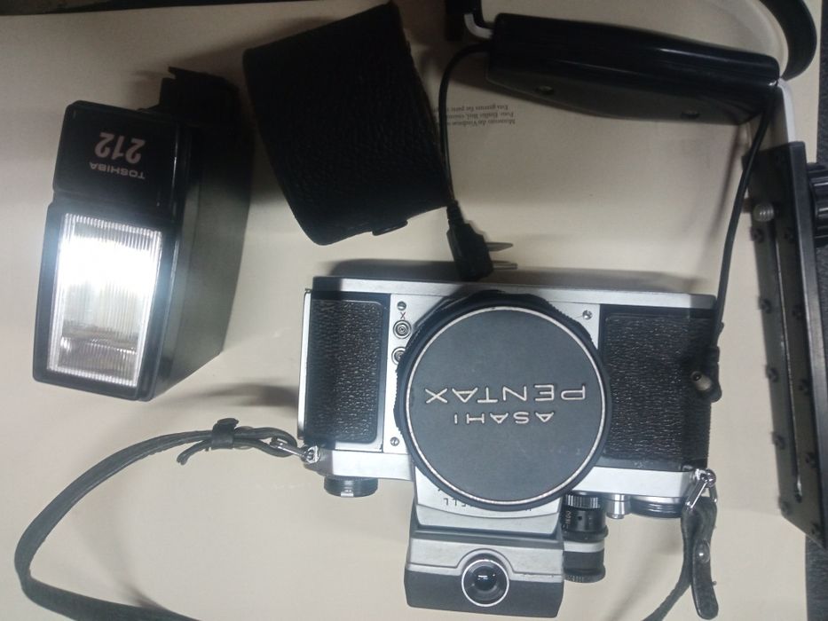 Duas maravilhosas Máquinas fotográficas. Uma pentax outra Konica..