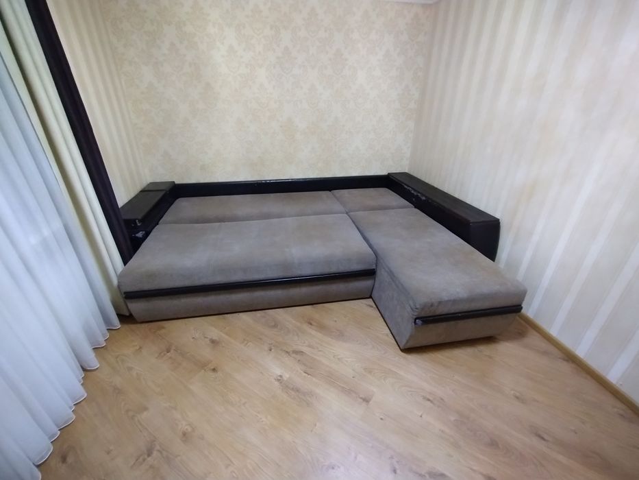 Розкладний кутовий диван