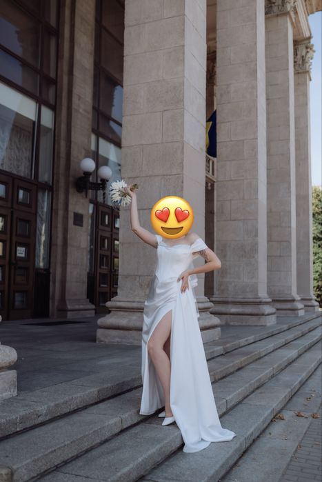 Продам весільну сукню
