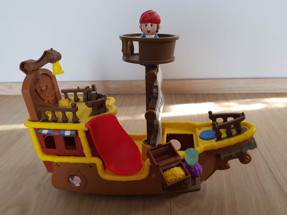 Statek piracki mattel i zestaw pirata