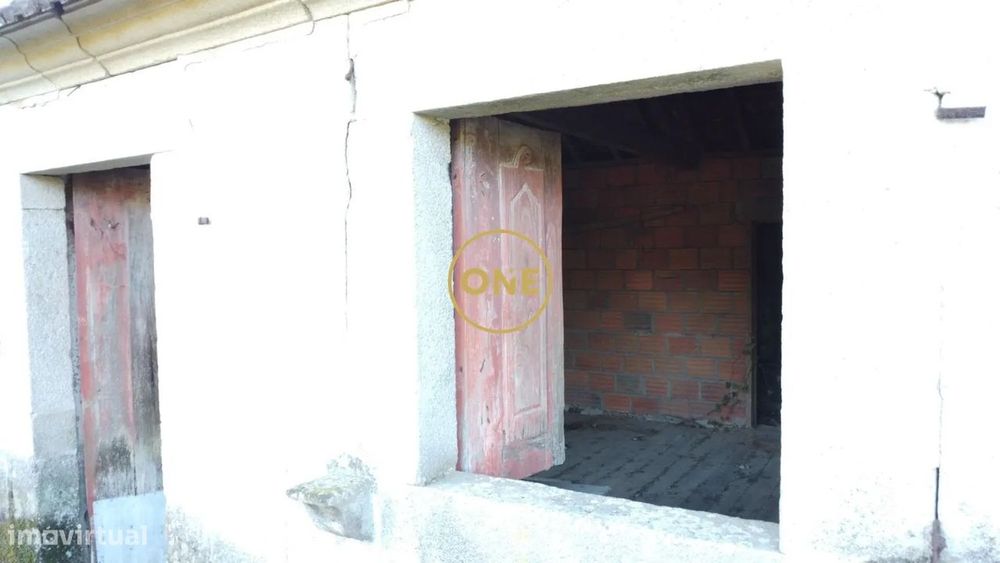 Ruina para reconstrução em Passô, Vila Verde
