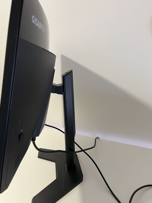 Monitor curvo gigabyte G27FCA